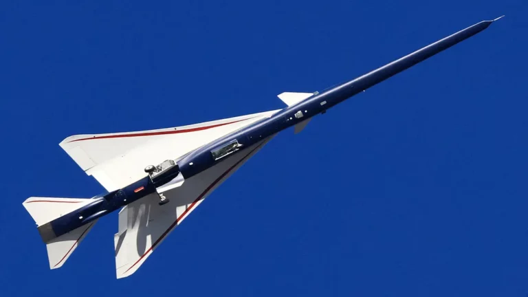 Аvion X-59 на прв лет над Калифорнија.