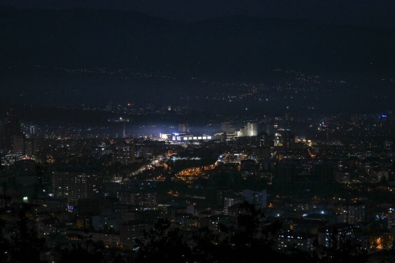 Панорама на Скопје ноќе