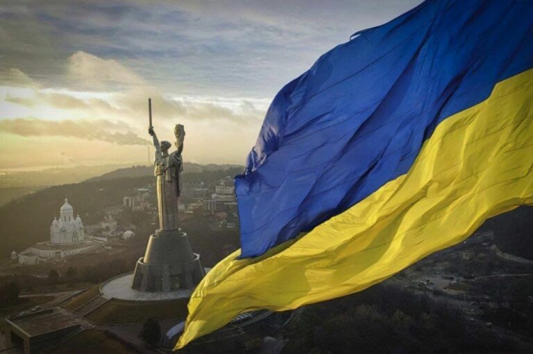 Украинското знаме се вее над Киев