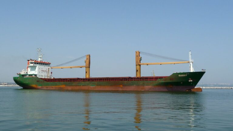 Товарниот брод „Karsoy“ во пристаништето Одеса на Црно Море.