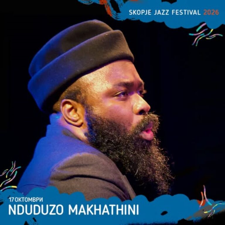 Јужноафриканскиот џез-пијанист Nduduzo Makhathini на пијано, кој на 17 октомври 2026 ќе настапи на Скопскиот џез фестивал